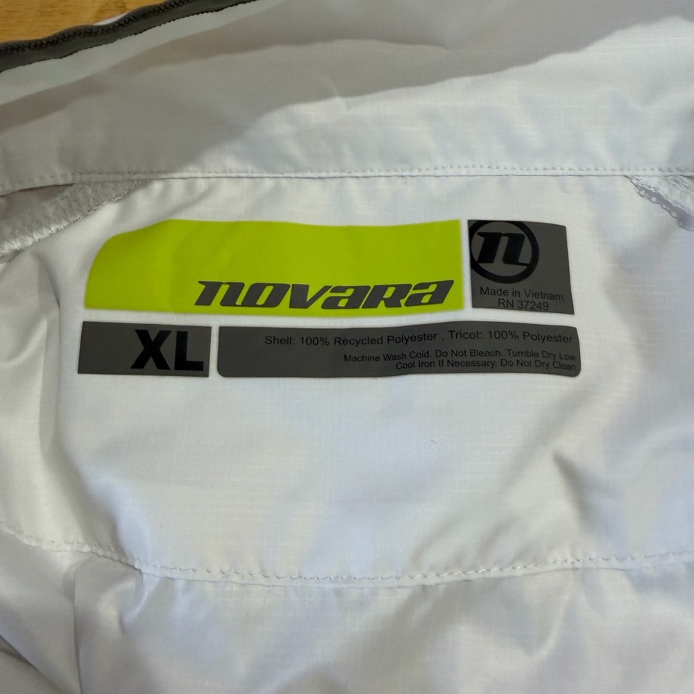 Novara Lightweight Packable Cycling Windbreaker J… - image 3